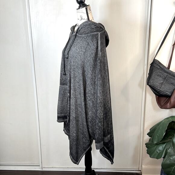 Wild Pearl Cozy Gray Hooded Poncho size Medium - Picture 3 of 9